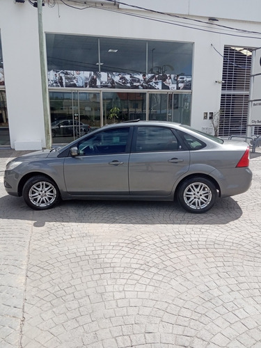 Ford Focus Ghia 2.0