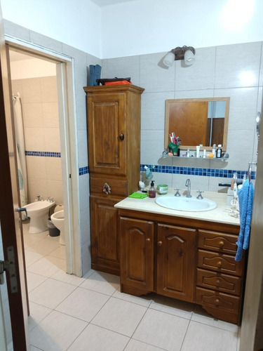 Casa En Venta - 2 Dormitorios 2 Baños - 295mts2 - San Nicolás De Los Arroyos