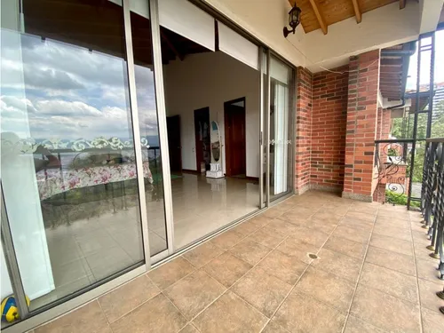 Vendemos Casa Con Apartamento Incluido En Poblado - La Cola Del Zorro