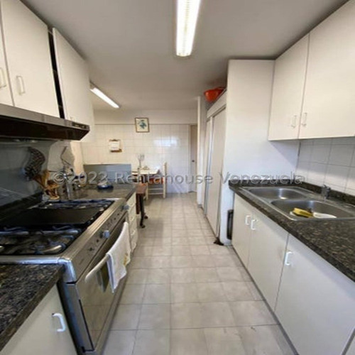 Ss: Alquila Apartamento 23-33897 En Los Dos Caminos De 170 M2 De 4h/4b/2pe