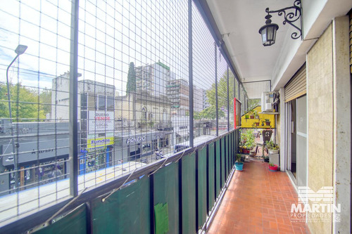 Lindo 4 Ambientes Al Frente Con Balcón Y Patio, Excelente Ubicación A Media Cuadra De Av. Maipú.