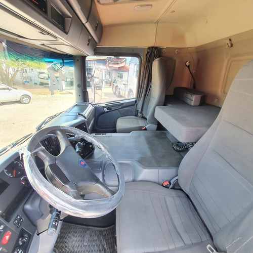 Imagem 8 de 15 de Caminhão Bitruck Scania P310 8x2 2014 - Bi-truck 4 Eixos