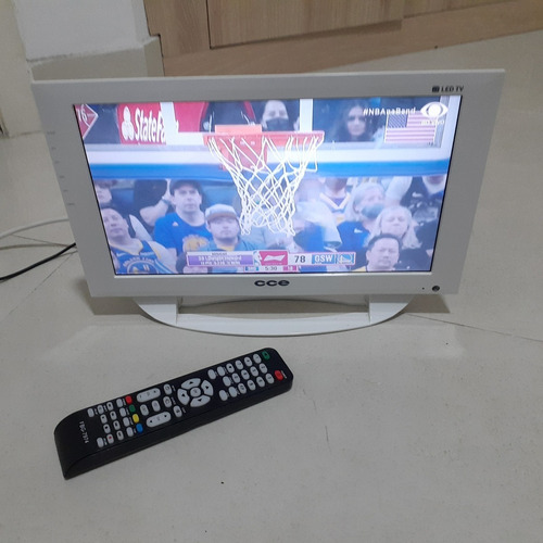 Imagem 2 de 5 de Tv Cce Led 14 Portatil Com Bom Estado