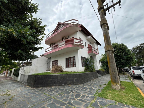 Casa De Estilo En Monte Grande