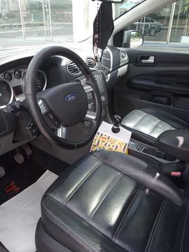 Ford Focus Ghia 2.0