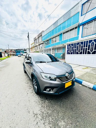 Renault Logan 1.6 Privilege / Intens