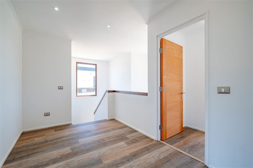Casa En Venta, 4 Dormitorios En Maitencillo Condominio Polo.