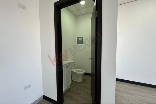 Renta Local Comercial De 28m2 En La Quintas Del Rey, Mexicali Bc