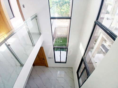 Moderna Casa En Venta Urbanización Cerrada, Santiago Hfc-238