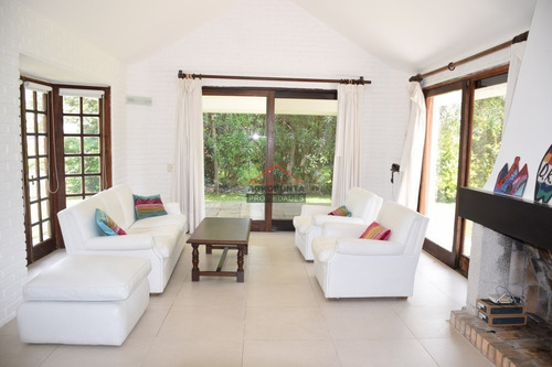 Casa En Roosevelt, 3 Dormitorios *- Ref: 3277