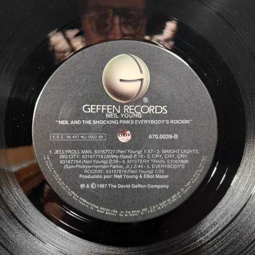 Imagem 7 de 8 de Vinil Lp Neil Young Shocking Pinks Everybody S Rockin Ótimo