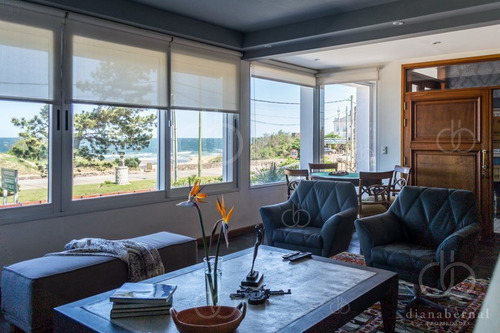 Imagen 4 de 25 de Venta De Casa De 4 Dormitorios Frente Al Mar En Mansa Punta Del Este