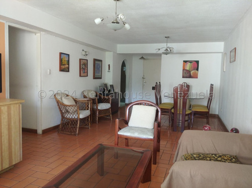 Apartamento En Venta, Urb. Santa Paula