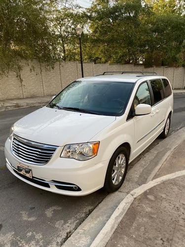 Imagen 1 de 4 de Chrysler Town & Country Touring 2016 Con Silla Eléctrica