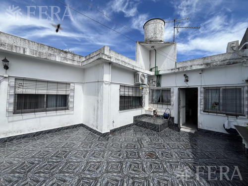 Venta De Casa 3 Ambientes Con Galpon Y Patio En Wilde
