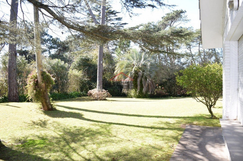 Casa En Country, 4 Dormitorios *- Ref: 3926