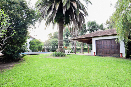 Encantadora Casa Rústica En Barrio Banco Provincia