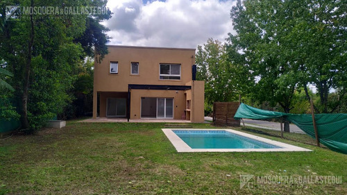 Casa En Venta - Boat Center.
