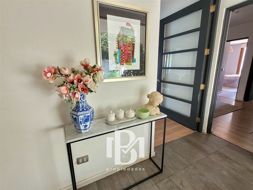 Casa En Venta De 5 Dorm. En Lo Barnechea