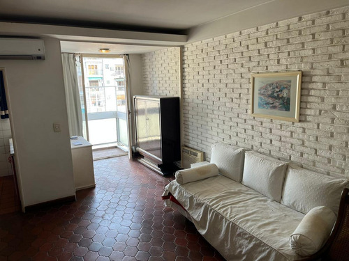 Imagen 7 de 12 de Excelente Ubicacion Recoleta Barrio Norte 2 Amb Aplios Con Balcon Vista Super Abierta - Muy Luminoso,ventilado Y Funcional