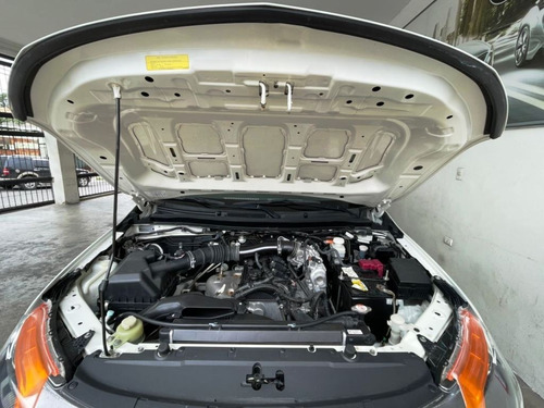 Imagen 9 de 10 de Mitsubishi L200 2018 4x2 Sincrónico