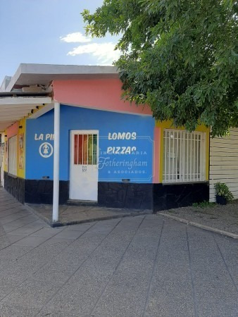 Imagen 2 de 7 de Locales Comerciales + Departamento Villa Rumipal