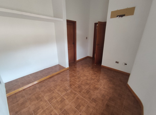 Imagen 16 de 22 de Casa / Townhouse En Barrio Sucre, Maracay 04121994409