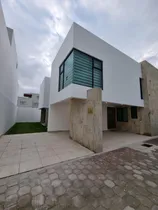 Comprar Casa En Venta En San Mateo Atenco, Ubicada En Residencial Villas De Santa Maria