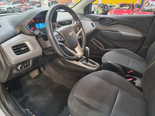 Imagem 7 de 8 de Chevrolet Onix 1.4 Mpfi Lt 8v Automático 2017