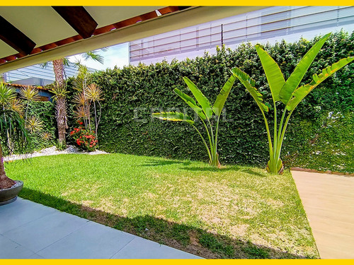 Alquilo Amplia Casa De Una Planta Con 4 Suites En Condominio
