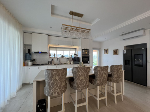 Casa En Venta En San Lucas, Canning, San Vicente