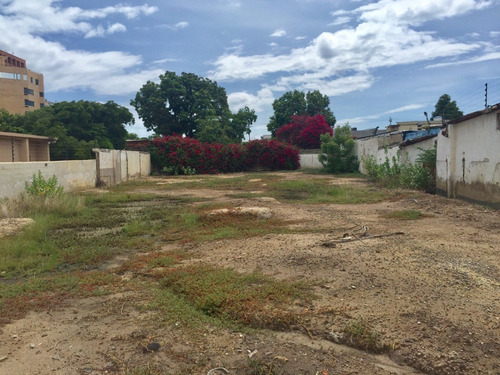 Imagen 2 de 6 de Se Vende Terreno 864 M2. Calle Arismendi De Lecheria, Zonificacion R-5 Cv. Contacto María Paniccia 0414-384.52.58