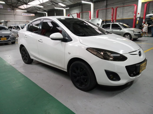 Mazda 2 Sedan 2011