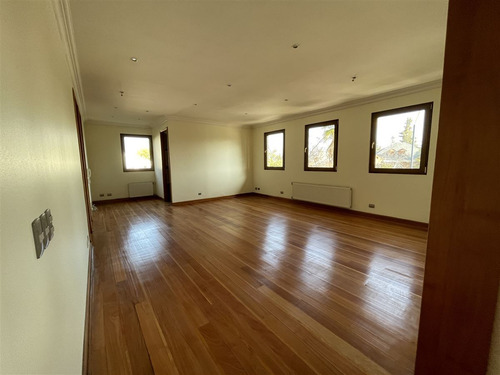 Casa En Venta De 6 Dorm. En Lo Barnechea Panoramica