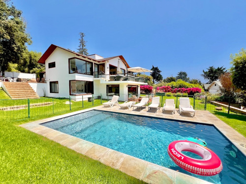 En Venta Encantadora Y Sólida Casa Con Linda Vista, Zapallar