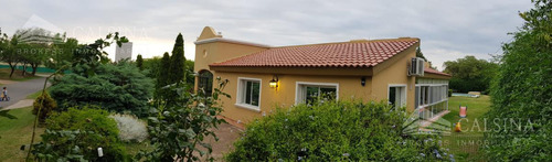 Casa En Venta Y Alquiler En Barrio Cerrado San Isidro, Villa Allende