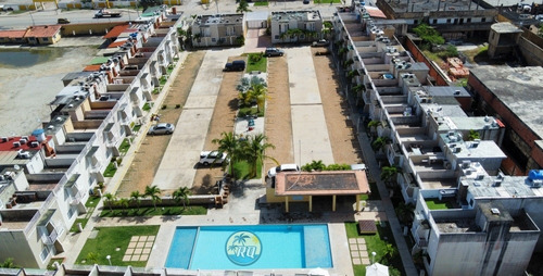 Imagen 4 de 30 de Impecable Town House En Venta En Res. Villas Santorini