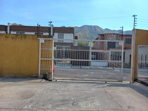 Imagen 9 de 26 de Liliana Martinez Remax Vende En Venta Townhouse Mañongo Calle Cerrada 178m2 Cd 10565