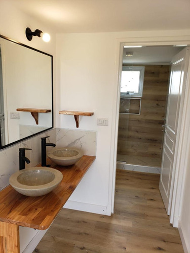 Casa En Venta - 2 Dormitorios 2 Baños - Cochera - 300mts2 - Los Reartes, Córdoba