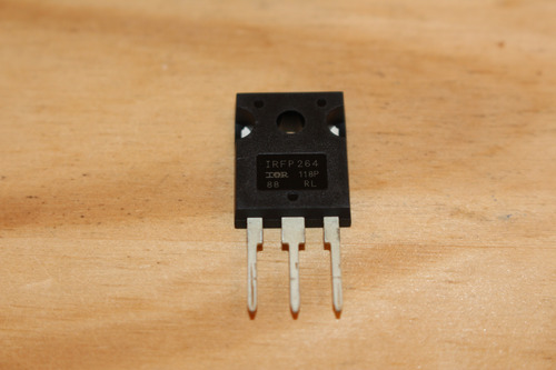 Transistor 4 Irfp264n + 8 Til111 + 15 Kia7815 Isolado