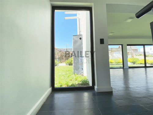 Casa En Arriendo De 4 Dorm. En Concón
