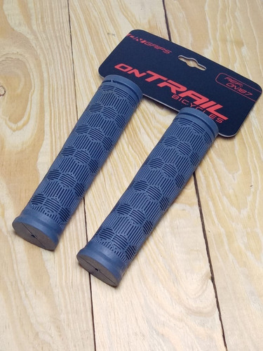 Imagen 2 de 2 de Puños Para Bicicleta Ontrail Grips Gris