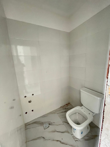 En Venta Unico Local De 3x6 En Edif. Ubicado En Centro Comercial Lanus .o. (229)