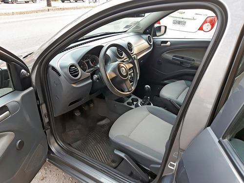Imagen 9 de 15 de Volkswagen Voyage Comfortline 2011 Excelente