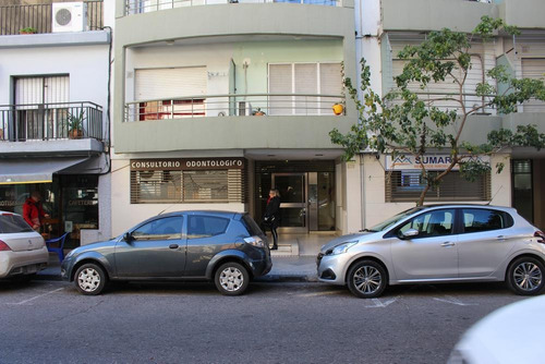 Imagen 2 de 12 de Italia 529 03 02