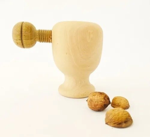 Rompe Nueces O Casca Nuez En Madera Cascanueces Copa Cocina