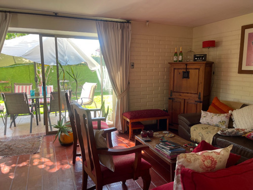 Preciosa Casa, En Excelente Sector Próxima Al Jumbo
