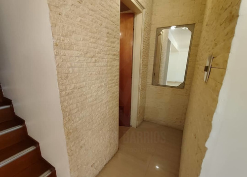 En Venta Iluminado Penthouse Duplex Remodelado 4/3/2 155 M2 Agua Constante Edificio Bien Mantenido