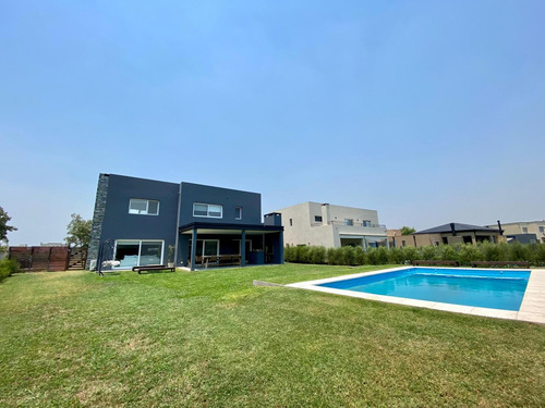 Excelente Casa En Alquiler Anual En El Canton Puerto Con Pileta