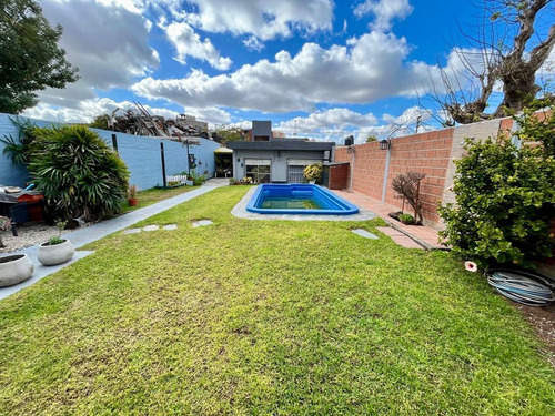 Casa 4 Amb En Venta - Palomar - Pileta Y Cochera